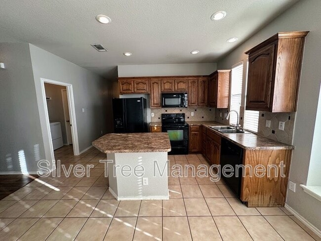 Building Photo - 420 Donagon Ct