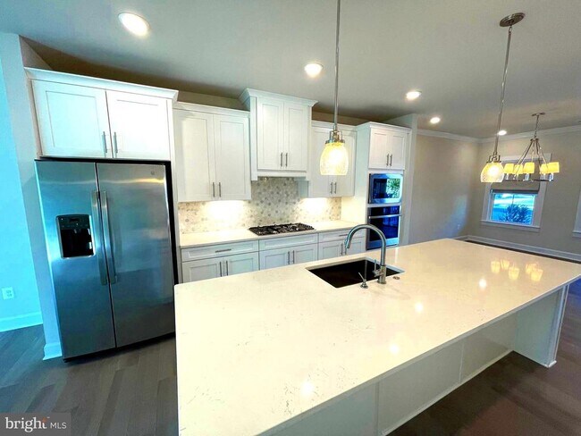 Building Photo - 33789 Freeport Dr