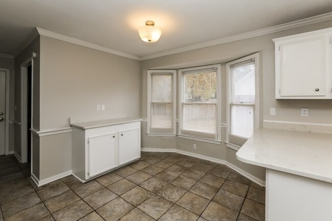Building Photo - 506 Huntington Dr