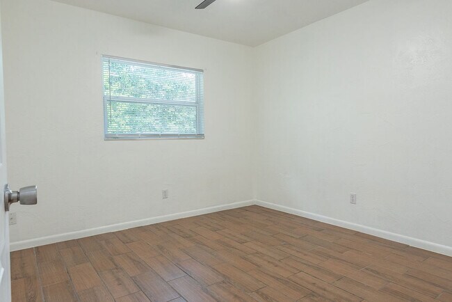 Building Photo - 106 N Kentucky Ave