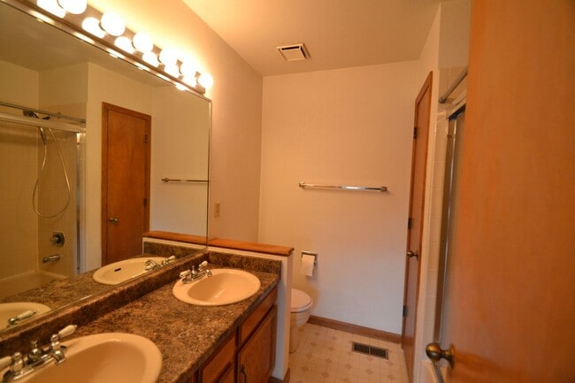 Building Photo - 830 Dancing Horse Dr