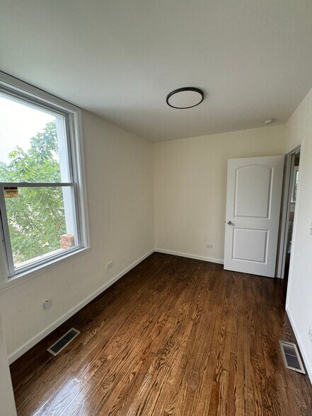 Building Photo - 411 N Hamlin Ave