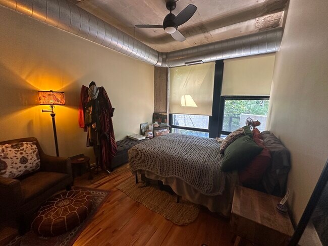 Building Photo - 1151 W 14th Pl