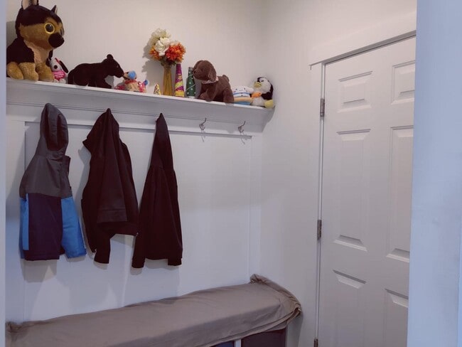 Building Photo - 4 Bedroom Townhome for Rent Apex