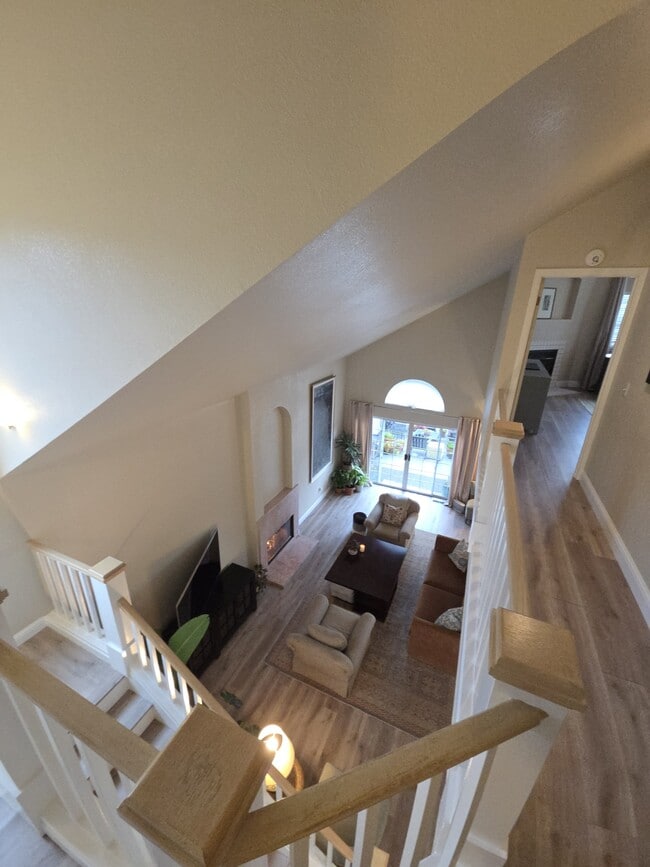 Building Photo - 10 Gregory Pl