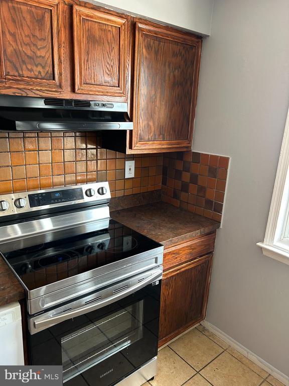 Building Photo - 28 Deedre Ln