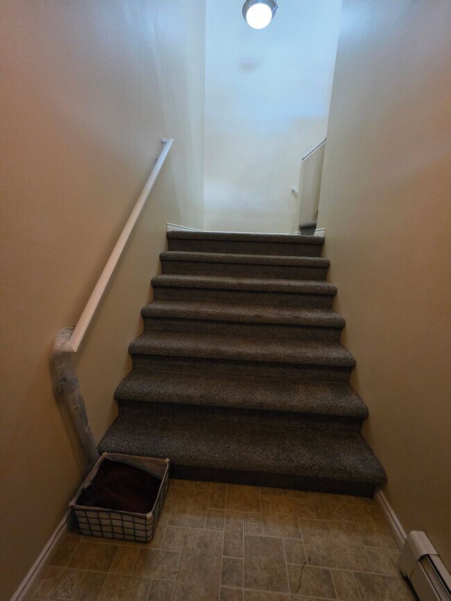 Building Photo - Easy JBER access and quiet location