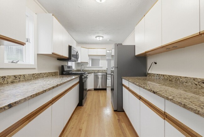 Building Photo - 60 Tudor St