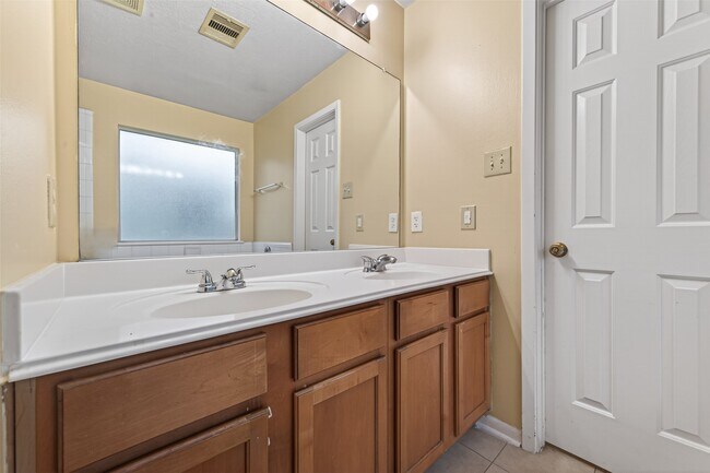 Building Photo - 19538 Billineys Park Dr