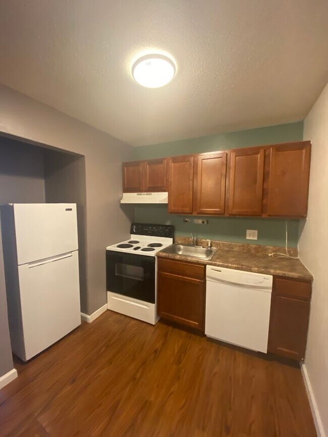 Building Photo - One Bedroom One Bath in Clifton Heights