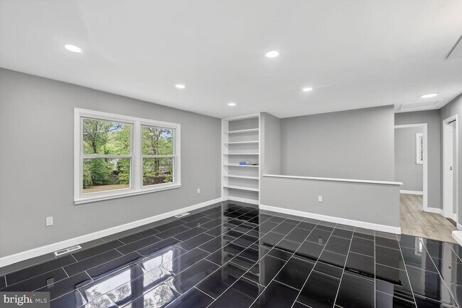 Building Photo - 3604 Halloway N