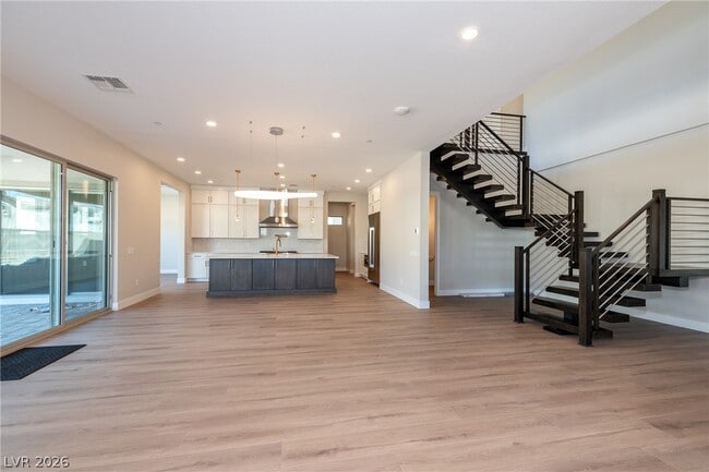 Building Photo - 5086 Cyn Xing St