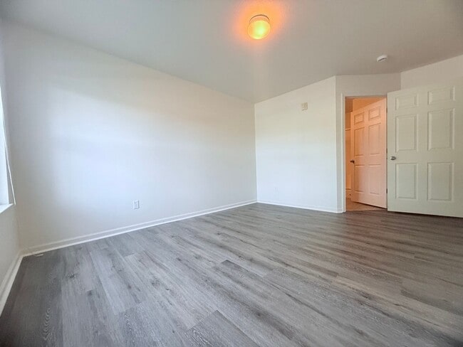 Building Photo - 3-BDR 2-BATH CONDO IN GRAND LEDGE