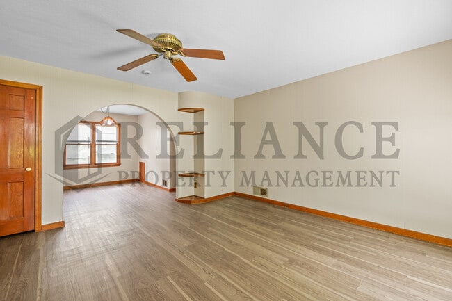 Building Photo - 636 S Clifton Ave
