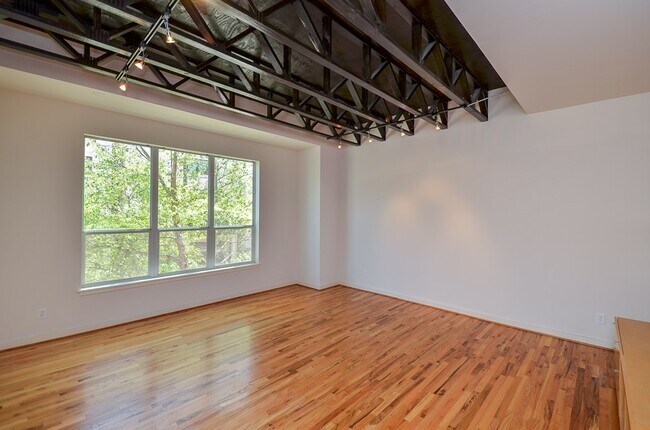 Building Photo - 1505 Utah St