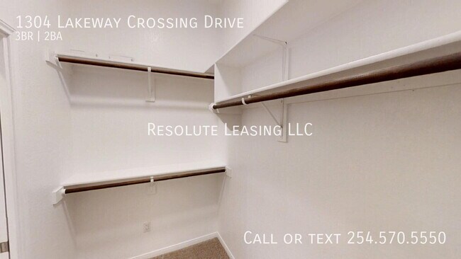Building Photo - 1304 Lakeway Crossing Dr
