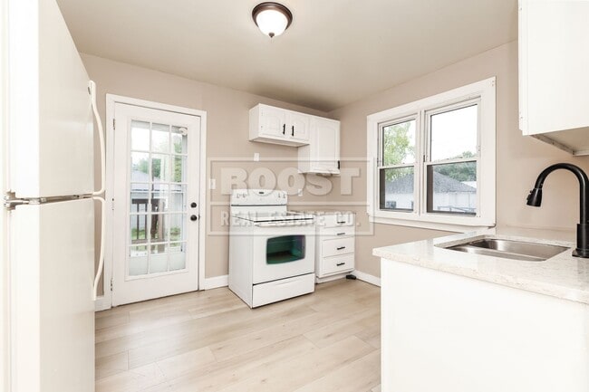 Building Photo - 3 Bedroom 1 Bathroom Single Family Home Available in Springfield!