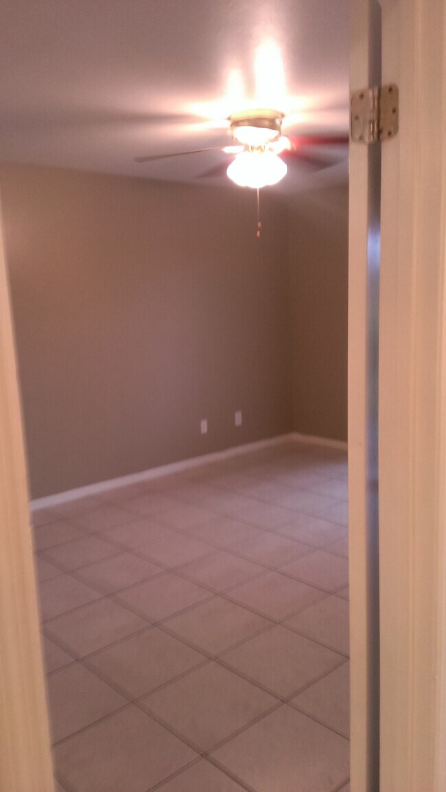 Building Photo - 618 SE 46th Ter