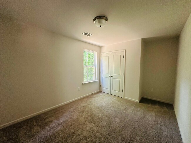 Building Photo - 9643 Forest Dr