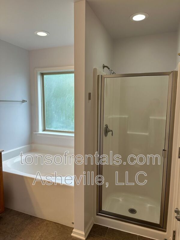 Building Photo - 33 Mallard Run Dr