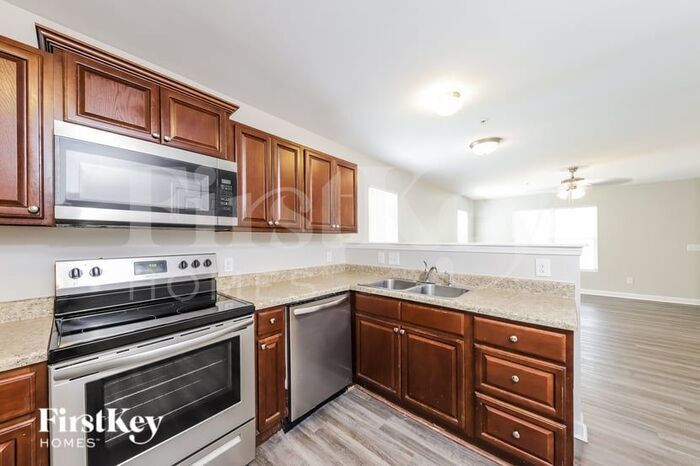Building Photo - 4971 Trent Hill Dr