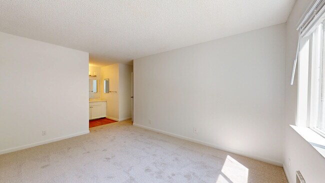 Building Photo - 475 Ignacio Blvd