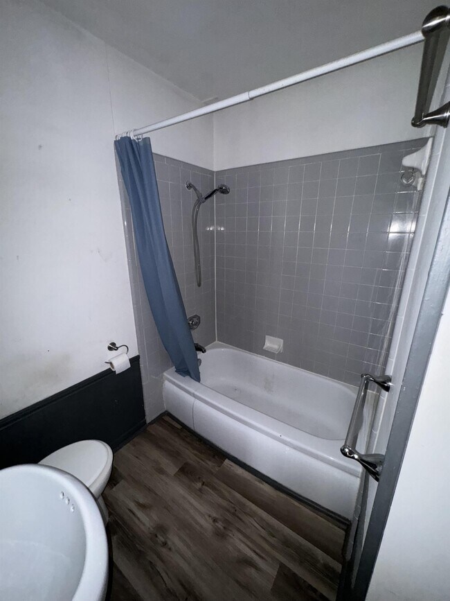 Building Photo - 1806 Mulford St