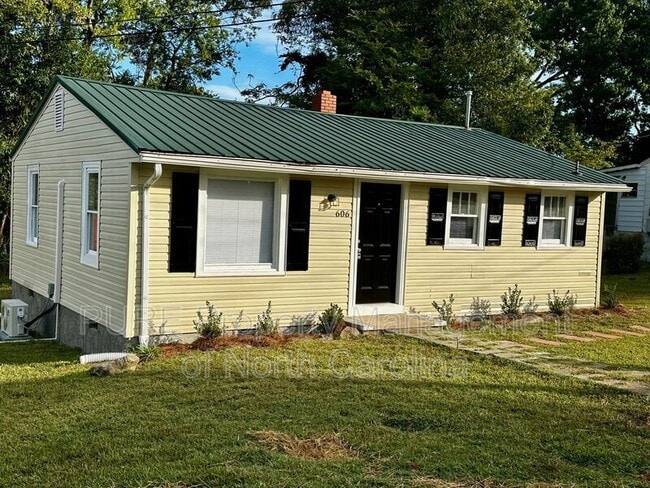 Building Photo - 606 Carver Dr