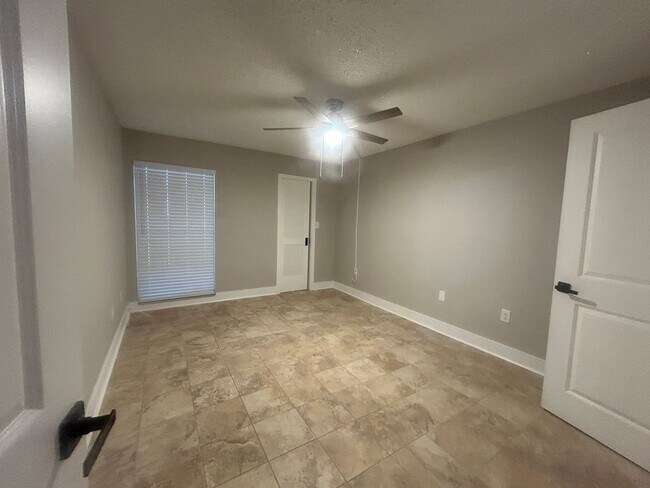 Building Photo - 1 Bedroom/1 Bathroom 1st Floor Condo at Gulf Harbors - AVAILABLE May 1st!