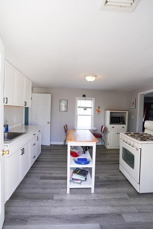 Building Photo - 6 Pleasant St