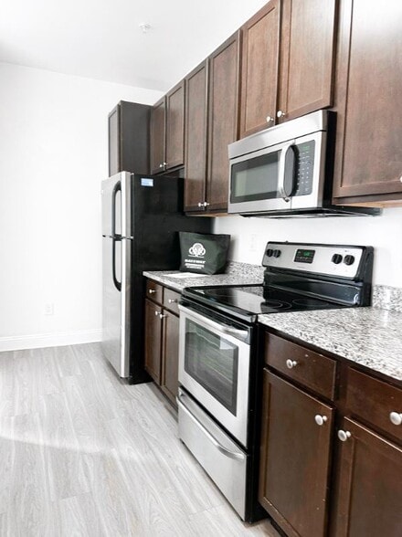1167 sq ft Kitchen - Gateway at Rock Hill