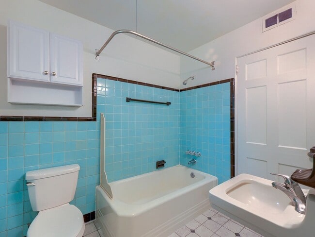 Building Photo - 3 Bedroom Single Family Home in Camp Hill