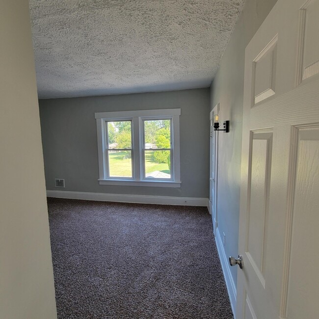 Building Photo - 221 S Highland Ave