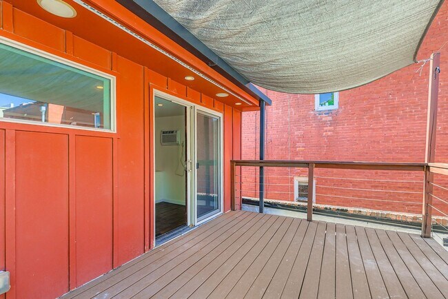 Building Photo - Capitol Hill Location, private roof top de...