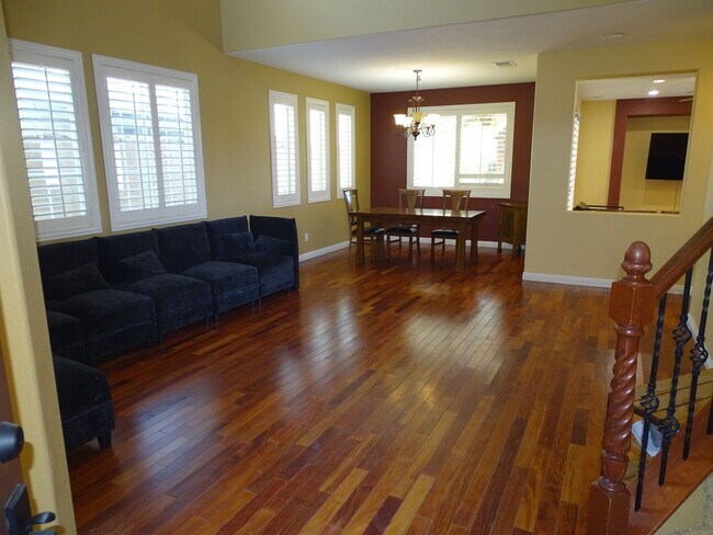 Building Photo - West Summerlin 5 Bedroom, Bed & Full Bath 1st Floor, Beauty