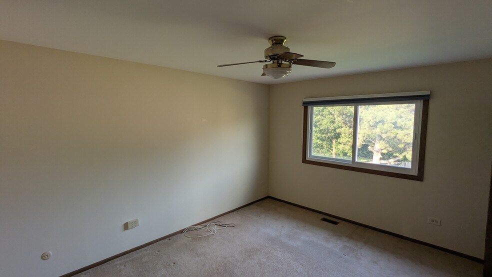 Building Photo - 541 Commanche Trl