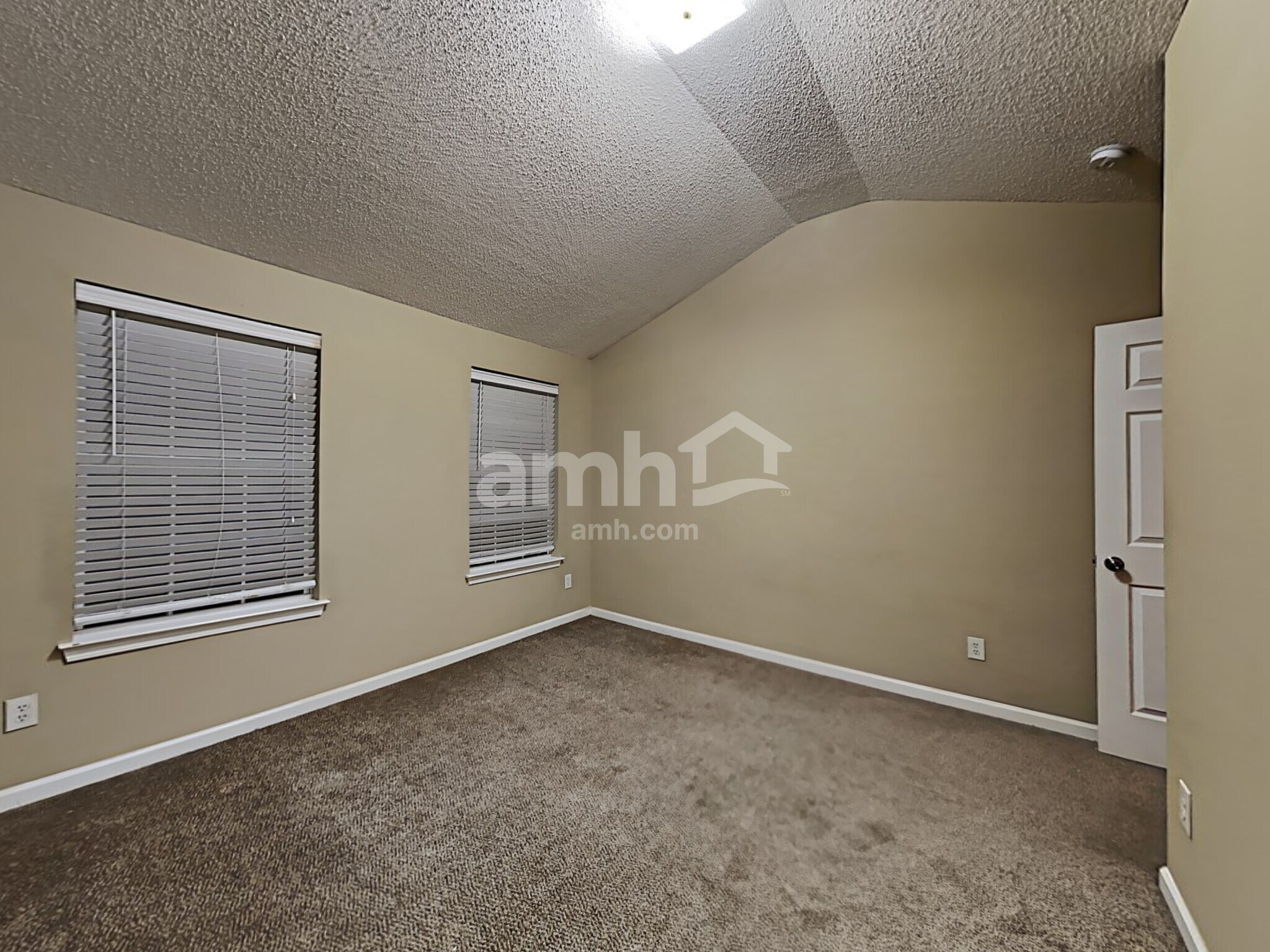 Building Photo - 369 Hidden Creek Ln