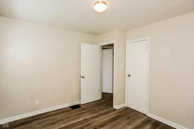 Building Photo - 5301 E 19th Pl