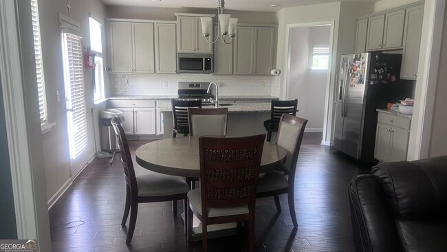 Building Photo - 3750 Richmond Bnd