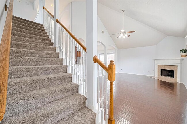 Building Photo - 24730 Blane Dr