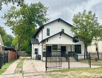 Building Photo - Walking Distance to the Stockyards!