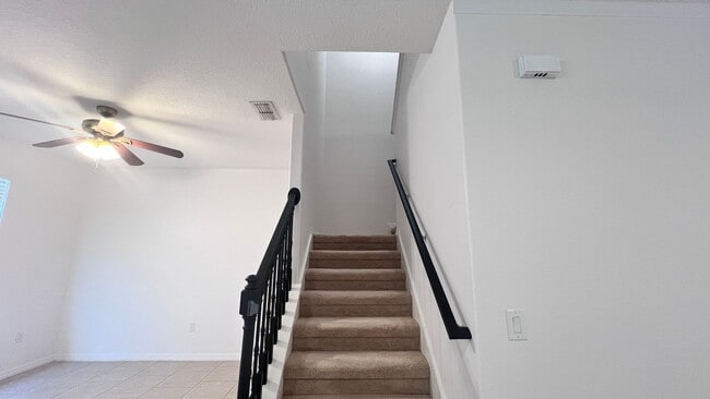 Building Photo - Beautiful Upgraded 3 Bedroom and 2 1/2 Bat...