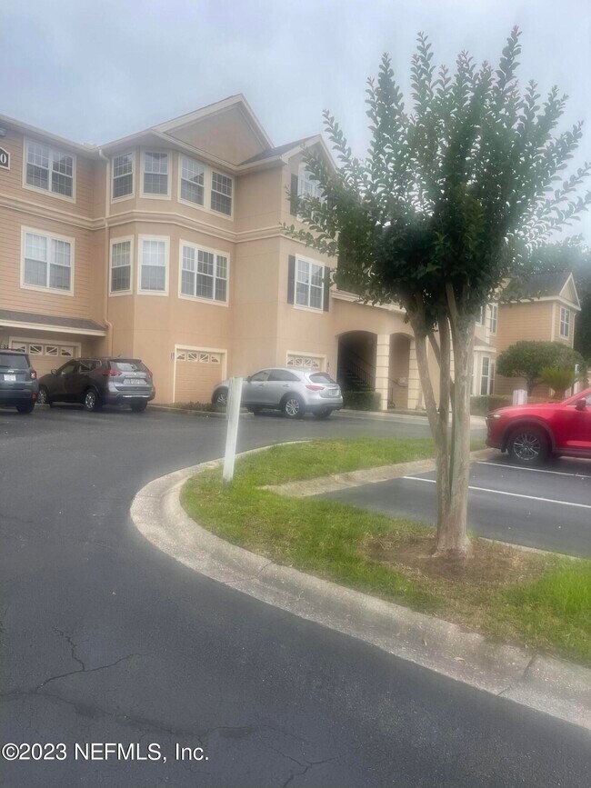 Building Photo - 13810 Sutton Park Dr N