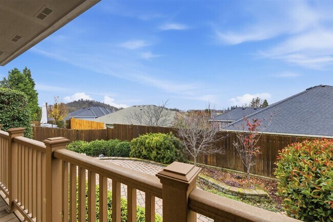 Building Photo - 69 Greenmoor Dr