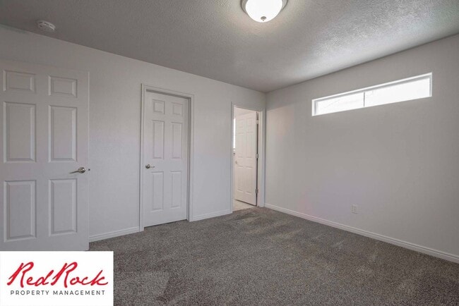 Building Photo - 3 Bed 2 Bath, 2 Car Garage with a Fully Fe...