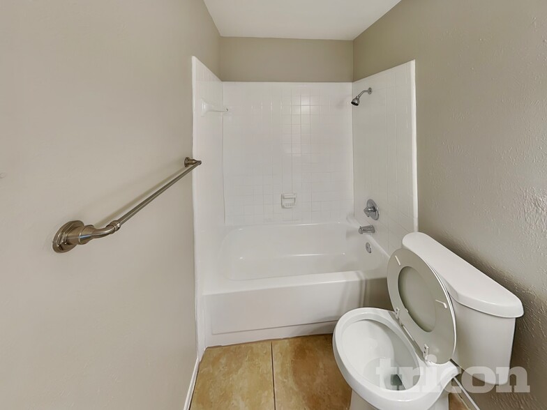 Building Photo - 1555 Willowbrook St