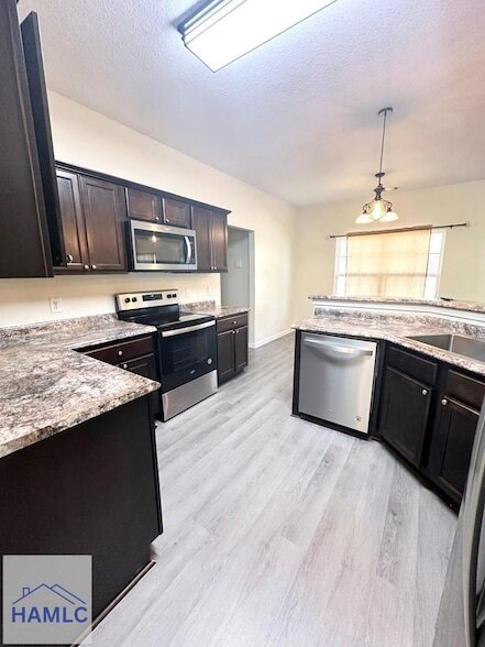 Building Photo - 60 Creekside Dr N West