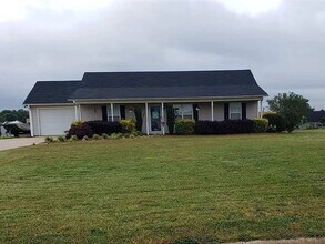 Building Photo - 504 White Rose Ln