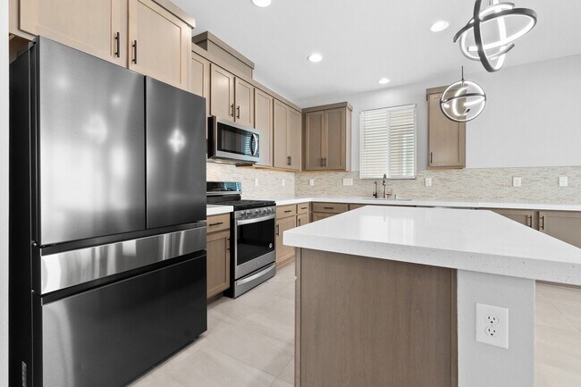 Building Photo - Stunning 3 Bedroom Home with SOLAR in Skye...