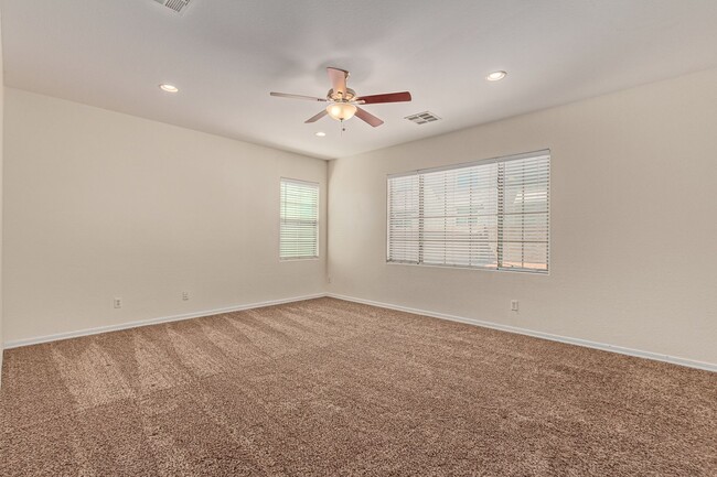 Building Photo - SPACIOUS 4BR/3BA in Peoria!